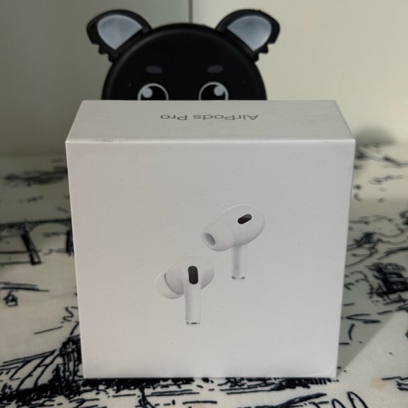 Apple AirPods Pro with MagSafe Charging Case 2nd generation - Picture 1 of 4